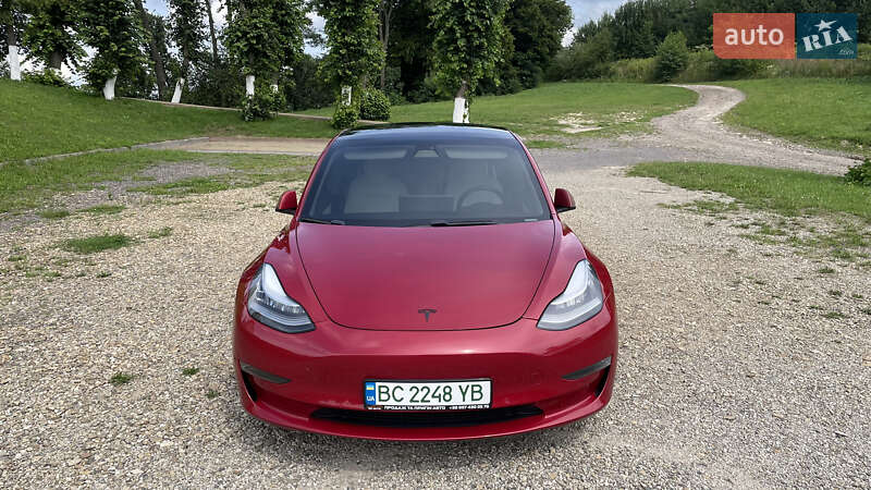 Седан Tesla Model 3 2019 в Львове