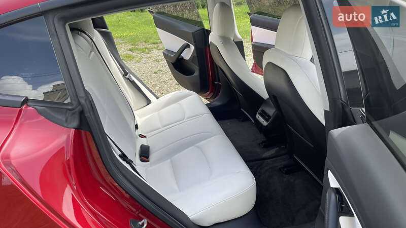 Седан Tesla Model 3 2019 в Львове