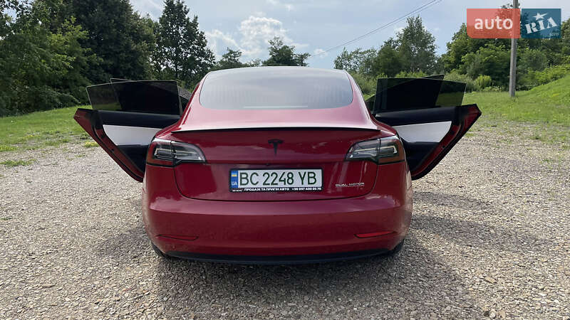 Седан Tesla Model 3 2019 в Львові