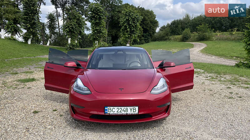 Седан Tesla Model 3 2019 в Львове