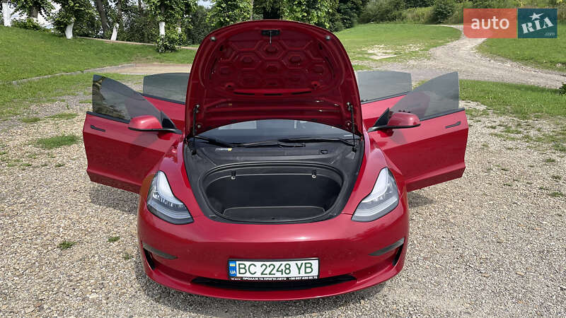 Седан Tesla Model 3 2019 в Львове