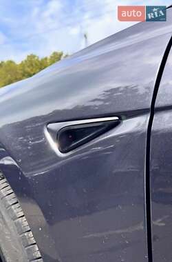 Седан Tesla Model 3 2024 в 