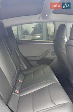 Седан Tesla Model 3 2024 в 