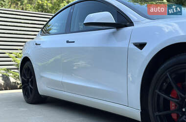 Седан Tesla Model 3 2022 в 