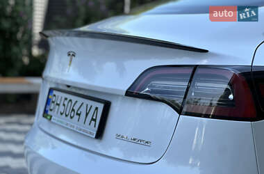 Седан Tesla Model 3 2022 в 