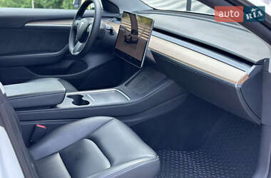 Седан Tesla Model 3 2022 в 