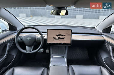 Седан Tesla Model 3 2022 в 