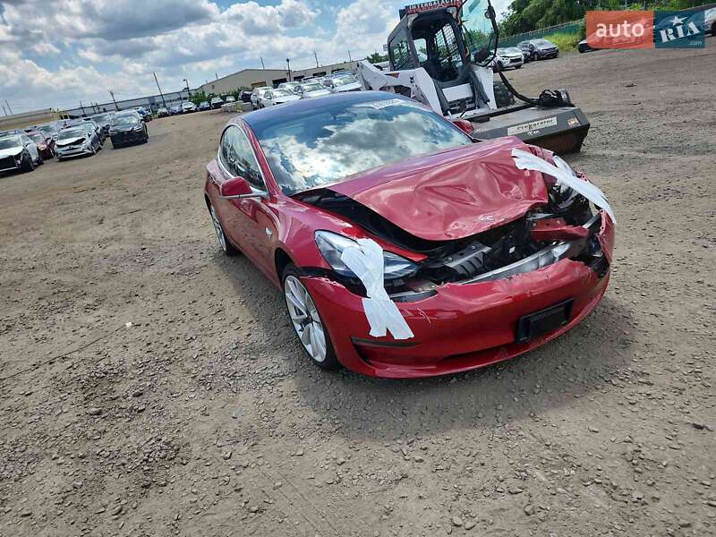 Седан Tesla Model 3 2018 в Ивано-Франковске