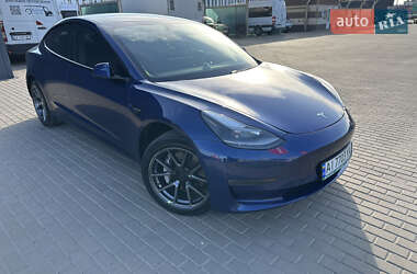 Седан Tesla Model 3 2021 в 