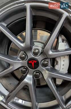 Седан Tesla Model 3 2022 в 