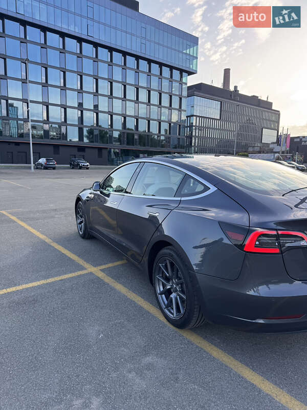 Седан Tesla Model 3 2018 в Киеве