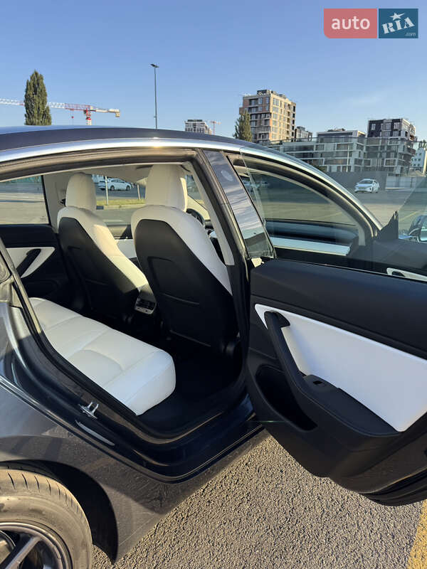 Седан Tesla Model 3 2018 в Киеве
