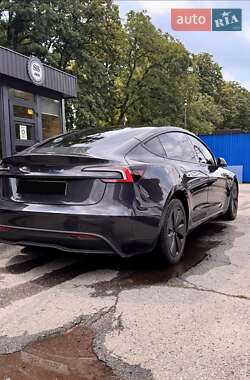 Седан Tesla Model 3 2024 в 