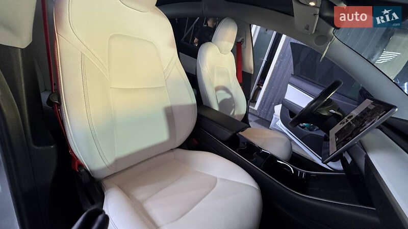 Седан Tesla Model 3 2019 в Києві