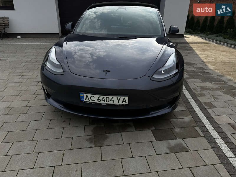 Седан Tesla Model 3 2022 в Луцке
