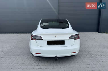 Седан Tesla Model 3 2020 в 