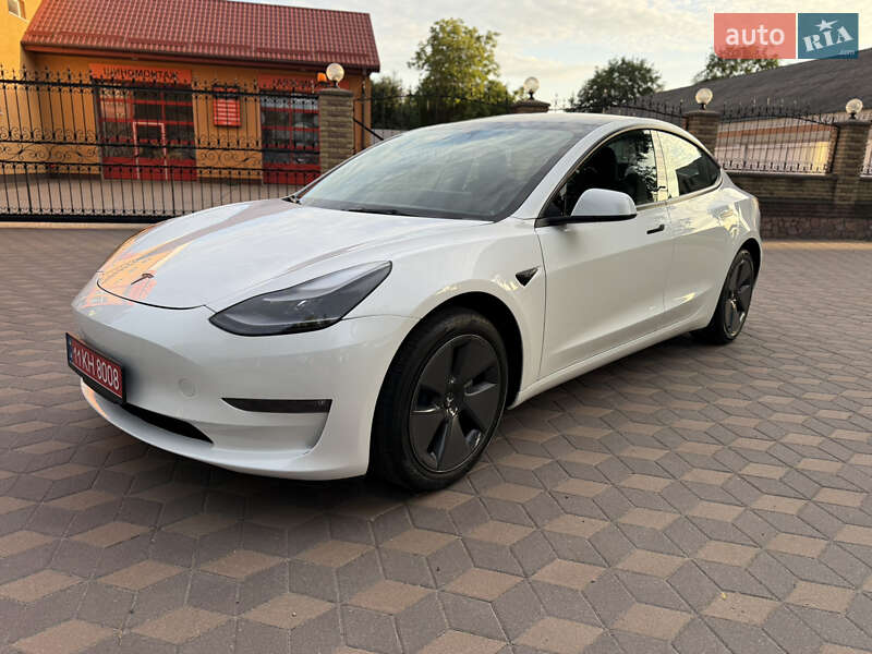 Седан Tesla Model 3 2023 в 