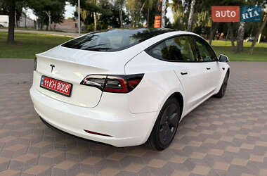 Седан Tesla Model 3 2023 в 