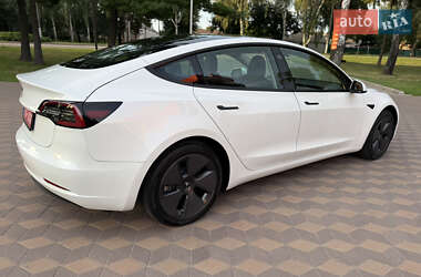 Седан Tesla Model 3 2023 в 