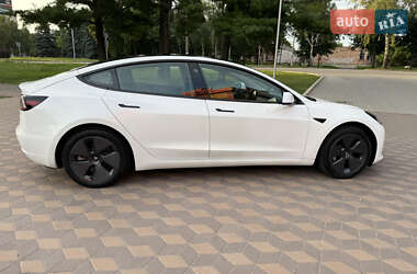 Седан Tesla Model 3 2023 в 