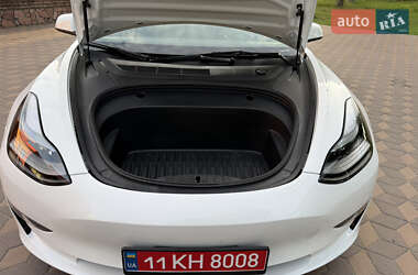 Седан Tesla Model 3 2023 в 
