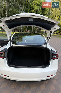 Седан Tesla Model 3 2023 в 