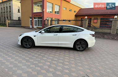 Седан Tesla Model 3 2023 в 