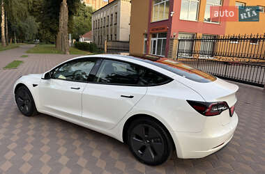Седан Tesla Model 3 2023 в 