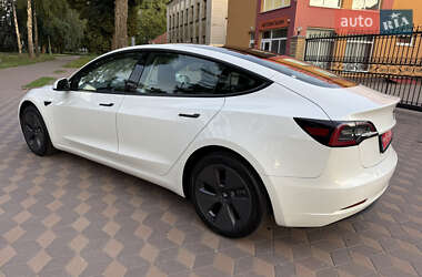 Седан Tesla Model 3 2023 в 