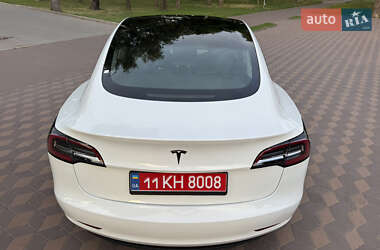 Седан Tesla Model 3 2023 в 