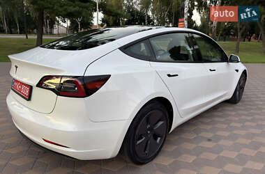 Седан Tesla Model 3 2023 в 