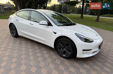 Седан Tesla Model 3 2023 в 