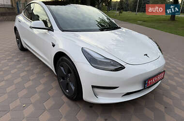 Седан Tesla Model 3 2023 в 