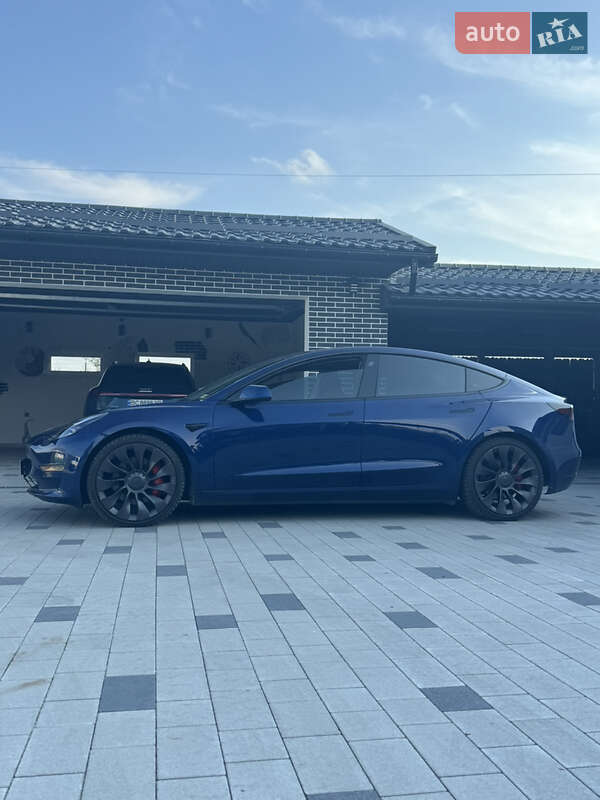 Седан Tesla Model 3 2021 в Львові
