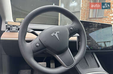 Седан Tesla Model 3 2021 в Львові
