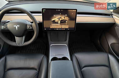 Седан Tesla Model 3 2022 в 