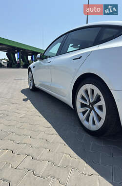 Седан Tesla Model 3 2022 в 