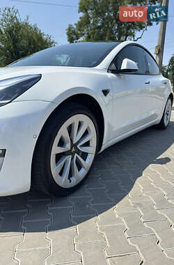 Седан Tesla Model 3 2022 в 