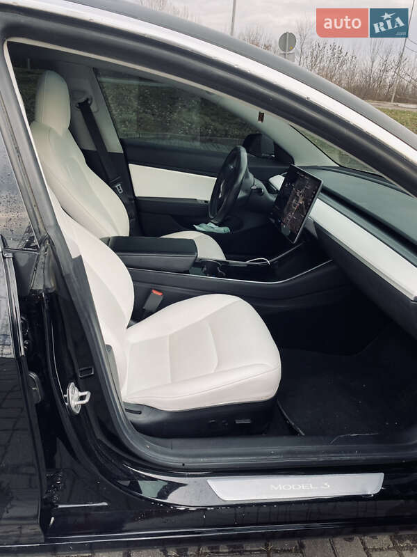 Седан Tesla Model 3 2019 в Львове