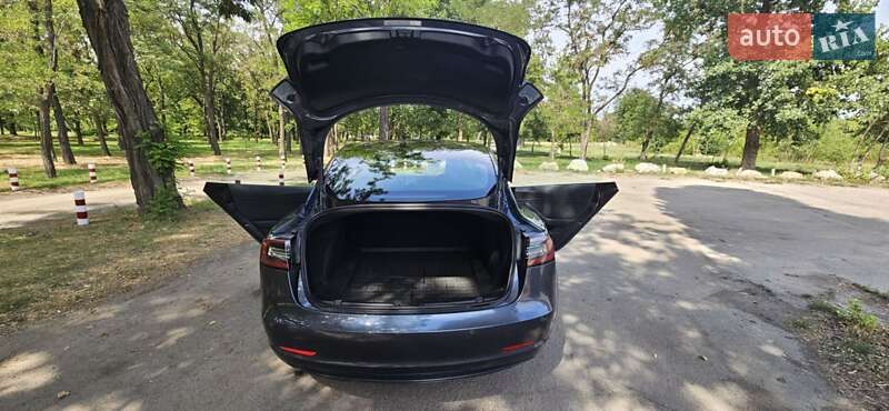 Седан Tesla Model 3 2018 в Павлограді