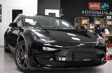Седан Tesla Model 3 2022 в 