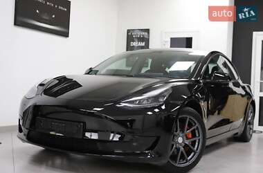Седан Tesla Model 3 2022 в 
