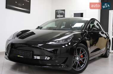 Седан Tesla Model 3 2022 в 
