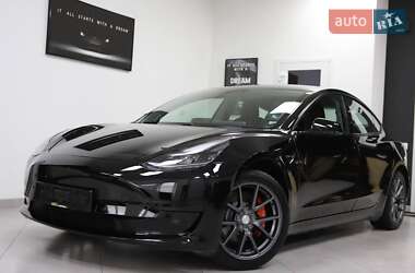 Седан Tesla Model 3 2022 в 