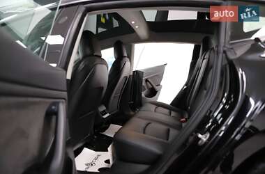 Седан Tesla Model 3 2022 в 