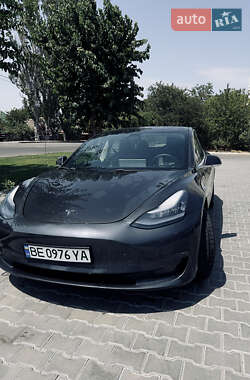 Седан Tesla Model 3 2020 в 