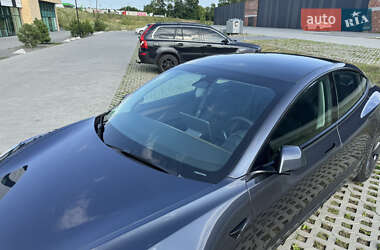 Седан Tesla Model 3 2022 в 