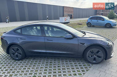 Седан Tesla Model 3 2022 в 