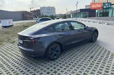 Седан Tesla Model 3 2022 в 