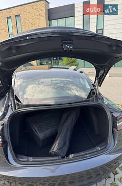 Седан Tesla Model 3 2022 в 